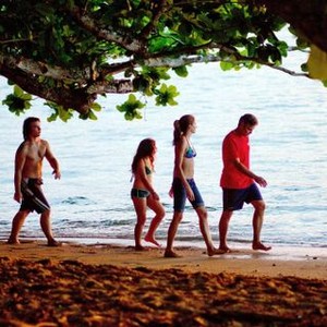 THE DESCENDANTS, from left: Nick Krause, Amara Miller, Shailene Woodley, George Clooney, 2011. ph: Merie Weismiller Wallace/TM and copyright ©Fox Searchlight Pictures. All rights reserved