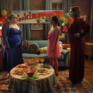 Super Fun Night, Rebel Wilson (L), Liza LaPira (C), Lauren Ash (R), 'Chick or Treat', Season 1, Ep. #3, 10/16/2013, ©ABC