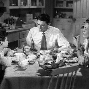 GENTLEMAN'S AGREEMENT, from left: Dean Stockwell, Gregory Peck, Anne Revere, 1947, TM & copyright © 20th Century Fox Film Corp.