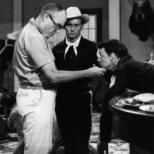 SERGEANTS 3, director John Sturges, Joey Bishop, Frank Sinatra on set, 1962