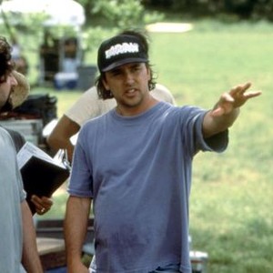 THE NEWTON BOYS, producer John Sloss (left), director Richard Linklater (center), on set, 1998. TM and ©Copyright 20th Century Fox Film Corp. All rights reserved.