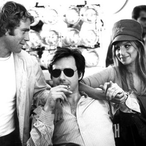 WHAT'S UP, DOC?, Ryan O'Neal, director Peter Bogdanovich, Barbra Streisand on set, 1972