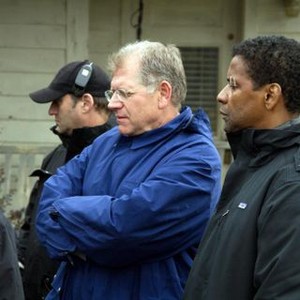 FLIGHT, from left: director Robert Zemeckis, Denzel Washington, on set, 2012. ph: Robert Zuckerman/©Paramount Pictures