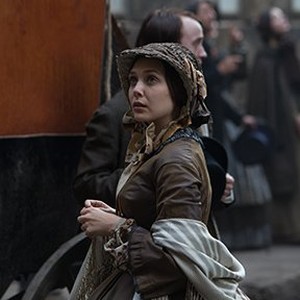 Elizabeth Olsen as Thérèse Raquin in "In Secret." photo 16