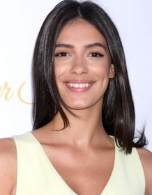 Laysla De Oliveira
