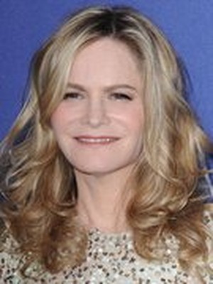 Jennifer Jason Leigh