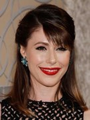 Amanda Crew