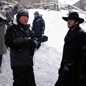 (Left to right) Director MICHAEL WINTERBOTTOM confers with star WES BENTLEY on the set of THE CLAIM.
