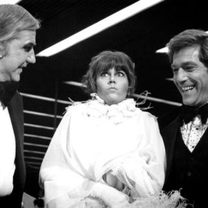 FUN WITH DICK AND JANE, from left, Ed McMahon, Jane Fonda, George Segal, 1977