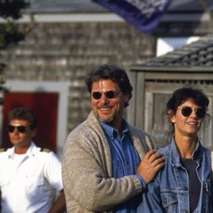 TO GILLIAN ON HER 37TH BIRTHDAY, center: Bruce Altman, right: Wendy Crewson, 1996, ©Triumph Films