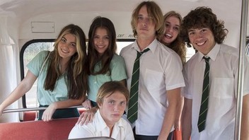 Watch puberty blues on sale season 1 putlockers