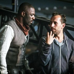 THE DARK TOWER, FROM LEFT, IDRIS ELBA, DIRECTOR NIKOLAJ ARCEL, ON-SET, 2017. PH: ILZE KITSHOFF. ©COLUMBIA PICTURES