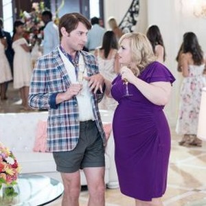ISN'T IT ROMANTIC, (FROM LEFT): BRANDON SCOTT JONES, REBEL WILSON, 2019. PH: MICHAEL PARMELEE/© WARNER BROTHERS