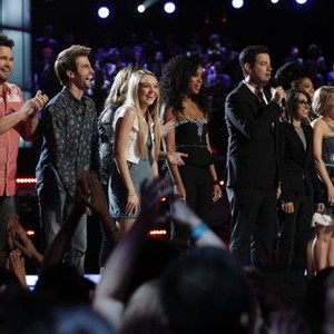 The Voice, from left: Danielle Bradbery, Judith Hill, Carson Daly, Sherri Simmons, 'The Live Playoffs, Results', Season 4, Ep. #16, 05/08/2013, ©NBC