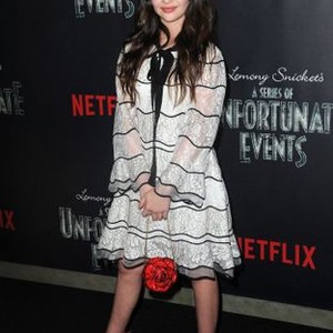 Malina Weissman at arrivals for LEMONY SNICKET'S A SERIES OF UNFORTUNATE EVENTS World Premiere on NETFLIX, AMC Loews Lincoln Square, New York, NY January 11, 2017. Photo By: Kristin Callahan/Everett Collection
