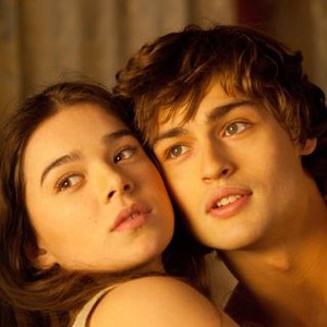ROMEO AND JULIET, from left: Hailee Steinfeld, Douglas Booth, 2013. ©Relativity Media