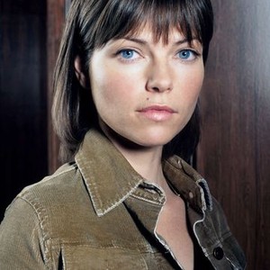 Nicole de Boer as Sarah Bracknell Bannerman