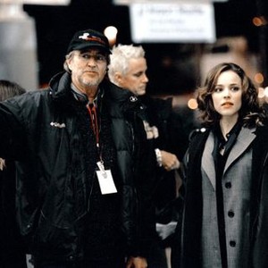 RED EYE, director Wes Craven, Rachel McAdams on set, 2005, ©DreamWorks