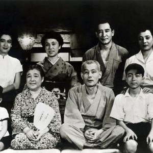 TOKYO STORY, (aka TOKYO MONOGATARI), back row: Setsuko Hara, Haruko Sugimura, So Yamamura, Kuniko Miyake; front row: Mitsuhiro Mori, Chieko Higashiyama, Chishu Ryu, Zen Murase, 1953
