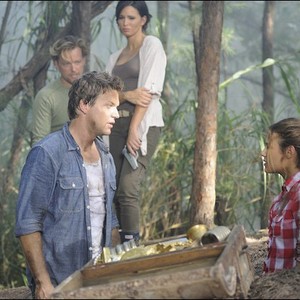 The Glades, from left: Jon Scarfe, Matt Passmore, Tina Casciani, Kiele Sanchez, 'Booty', Season 1, Ep. #11, 09/19/2010, ©AETV