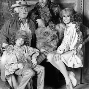 HYPER SAPIEN: PEOPLE FROM ANOTHER STAR, (clockwise from bottom left): Rosie Marcel, Keenan Wynn, Ricky Paull Goldin, Sydney Penny, 1986, (c)TriStar Pictures