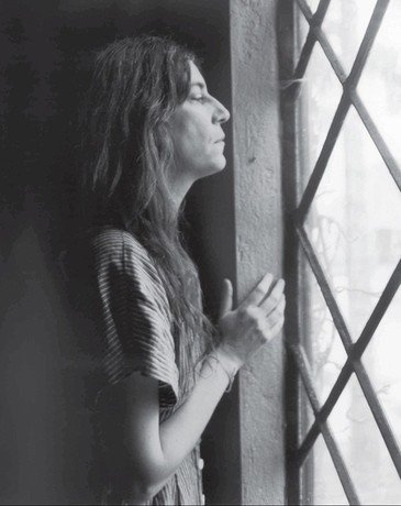 Dream of Life by PATTI SMITH - Amazon.com Music