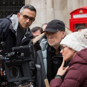 DENIAL, Cinematographer Haris Zambarloukos (left), Director Mick Jackson (cap), on set, 2016. Ph: Laurie Sparham /© Bleecker Street Media