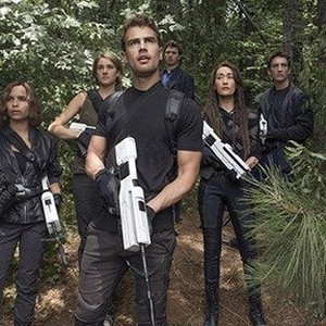 (L-R) Zoë Kravitz as Christina, Shailene Woodley as Tris, Theo James as Four, Ansel Elgort as Caleb Prior, Maggie Q as Tori and Miles Teller as Peter in "The Divergent Series: Allegiant." photo 7
