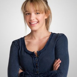 Sadie Calvano as Violet