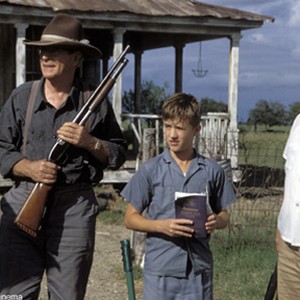 (left to right) Garth (Michael Caine), Walter (Haley Joel Osment) and Hub (Robert Duvall) "greet" a traveling salesman in New Line Cinema's upcoming film, SECONDHAND LIONS. photo 14