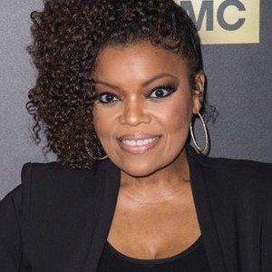 Yvette Nicole Brown at arrivals for THE WALKING DEAD Season Six Premiere, Madison Square Garden, New York, NY October 9, 2015. Photo By: Steven Ferdman/Everett Collection