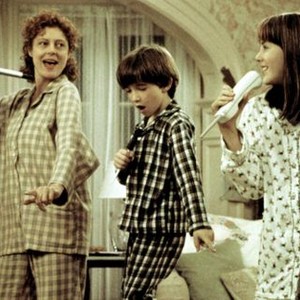 STEPMOM, Susan Sarandon, Liam Aiken, Jena Malone, 1998, pajamas