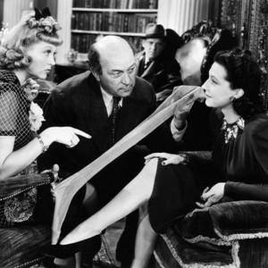 WHO KILLED AUNT MAGGIE?, from left, Joyce Compton, Edgar Kennedy, Mona Barrie, 1940