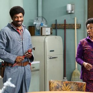 Black-ish, Deon Cole (L), Jenifer Lewis (R), 'Super Rich Kids', Season 2, Ep. #22, 05/04/2016, ©ABC