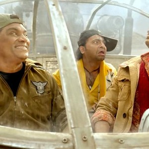 TOTAL DHAMAAL, FROM LEFT: JOHNNY LEVER, PITOBASH, RITEISH DESHMUKH, 2019. TM & COPYRIGHT © FOX STAR STUDIOS. ALL RIGHTS RESERVED.