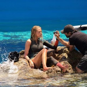 THE SHALLOWS, from left: Blake Lively, director Jaume Collet-Serra, on set, 2016. ph: Vince Valitutti/© Columbia Pictures