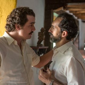 Narcos, Wagner Moura (L), Bruno Bichir (R), 'La Gran Mentira', Season 1, Ep. #8, 08/28/2015, ©NETFLIX