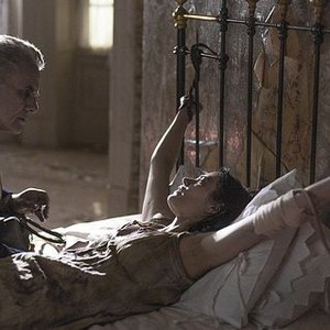 Penny Dreadful (season 1, episode 7): Oliver Cotton as Father Matthews and Eva Green as Vanessa Ives