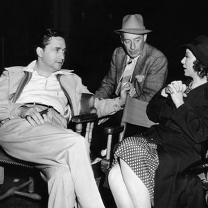 JOHNNY EAGER, from left, director Mervyn LeRoy, Henry O'Neill, Glenda Farrell, on-set, October 1941