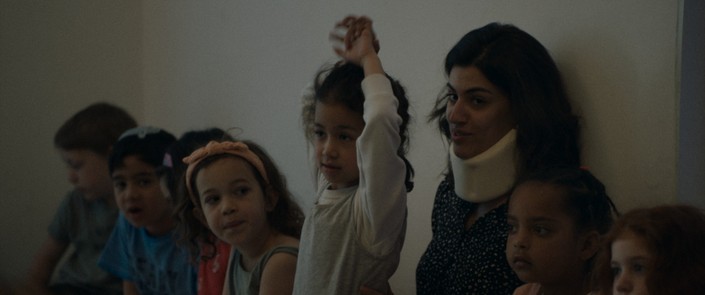 佳節愉快？《Happy Holidays》中看不見的文化掙扎