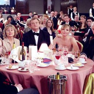 THE TIGER'S TAIL, JOHN KAVANAGH (EXTREME LEFT), BRIAN GLEESON (SECOND FROM LEFT), SINEAD CUSACK (FRONT, THIRD FROM LEFT), BRENDAN GLEESON (CENTER LEFT), KIM CATTRALL (CENTER RIGHT), SEAN MCGINLEY (SECOND FROM RIGHT), ANGELINE BALL (RIGHT), 2006. ©BUENA VISTA INTERNATIONAL