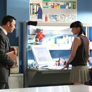 NCIS, Larry Bagby III (L), Pauley Perrette (R), 'Recovery', Season 10, Ep. #2, 10/02/2012, ©CBS