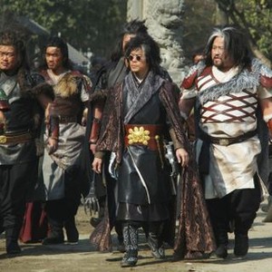 THE MAN WITH THE IRON FISTS, LE Cung (left), Byron Mann (with sunglasses), 2012. ph: Chan Kam Chuen/©Universal Pictures