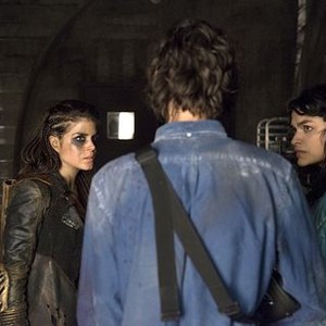 The 100, Marie Avgeropoulos (L), Eve Harlow (R), 'Blood Must Have Blood, Part Two', Season 2, Ep. #16, 03/11/2015, ©KSITE
