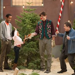 Two and a Half Men, Wayne Wilderson (L), Ashton Kutcher (R), 'Give Santa A Tail-Hole', Season 10, Ep. #11, 12/13/2012, ©CBS