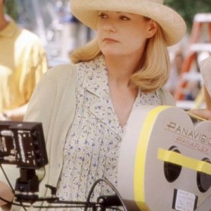 RETURN TO ME, director and writer Bonnie Hunt, on set, 2000. ©MGM