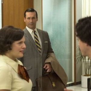 Mad Men, Elisabeth Moss (L), Jon Hamm (C), Ben Feldman (R), 'The Runaways', Season 7, Ep. #5, 05/11/2014, ©AMC