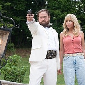 (L-R) Zach Galifianakis as David Ghantt and Kristen Wiig as Kelly in "Masterminds." photo 4