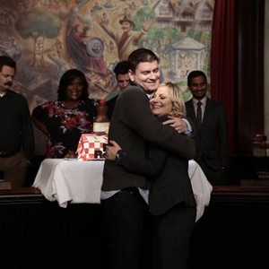 Parks and Recreation, from left: Rashida Jones, Nick Offerman, Retta, Michael Schur, Amy Poehler, Aziz Ansari, Jim O'Heir, 'Gin It Up!', Season 6, Ep. #4, 10/17/2013, ©NBC