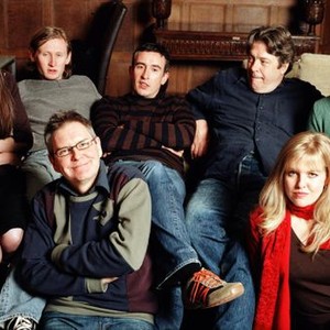 A COCK AND BULL STORY, (aka TRISTRAM SHANDY: A COCK AND BULL STORY), back row: Shirley Henderson, Raymond Waring, Steve Coogan, Jeremy Northam, Kelly Macdonald, front row: director Michael Winterbottom, Ashley Jensen, on set, 2005. ©Picturehouse